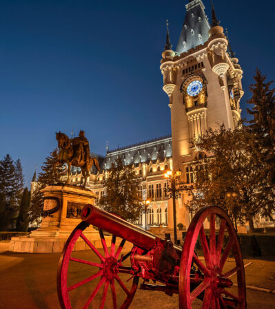 One of the most iconic landmarks of Moldavia is the Palace of Culture, a palace built as a smaller version of the Versailles. In front of it lies the statue of Stephen the Great, one of the most famous princes of Moldova.