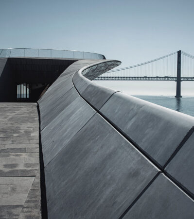 The poetry of space in modern architecture can be seen in the sweeping, curvy lines of MAAT, designed by the British architect Amanda Levete in harmony with the nearby 25th of April Bridge.